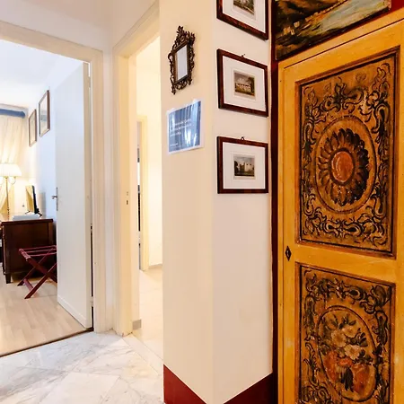 アパート La Dimora Del Conte, Immersa Nel In Centro Citta *