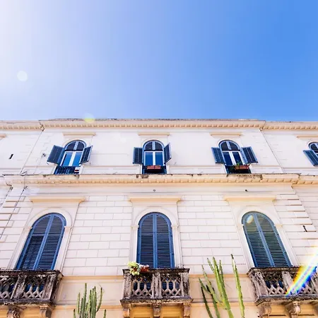 アパート La Dimora Del Conte, Immersa Nel In Centro Citta パレルモ